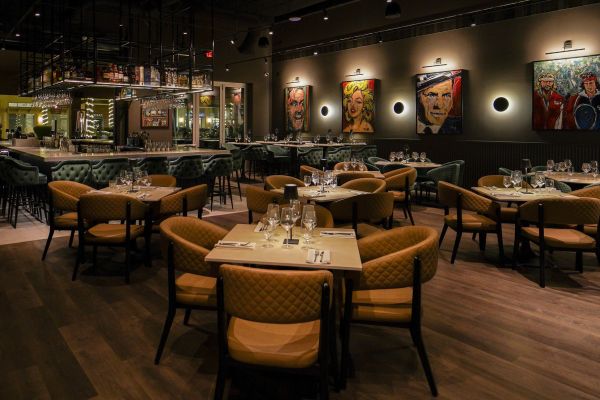 Waxin’s Restaurant & Bar, Naples